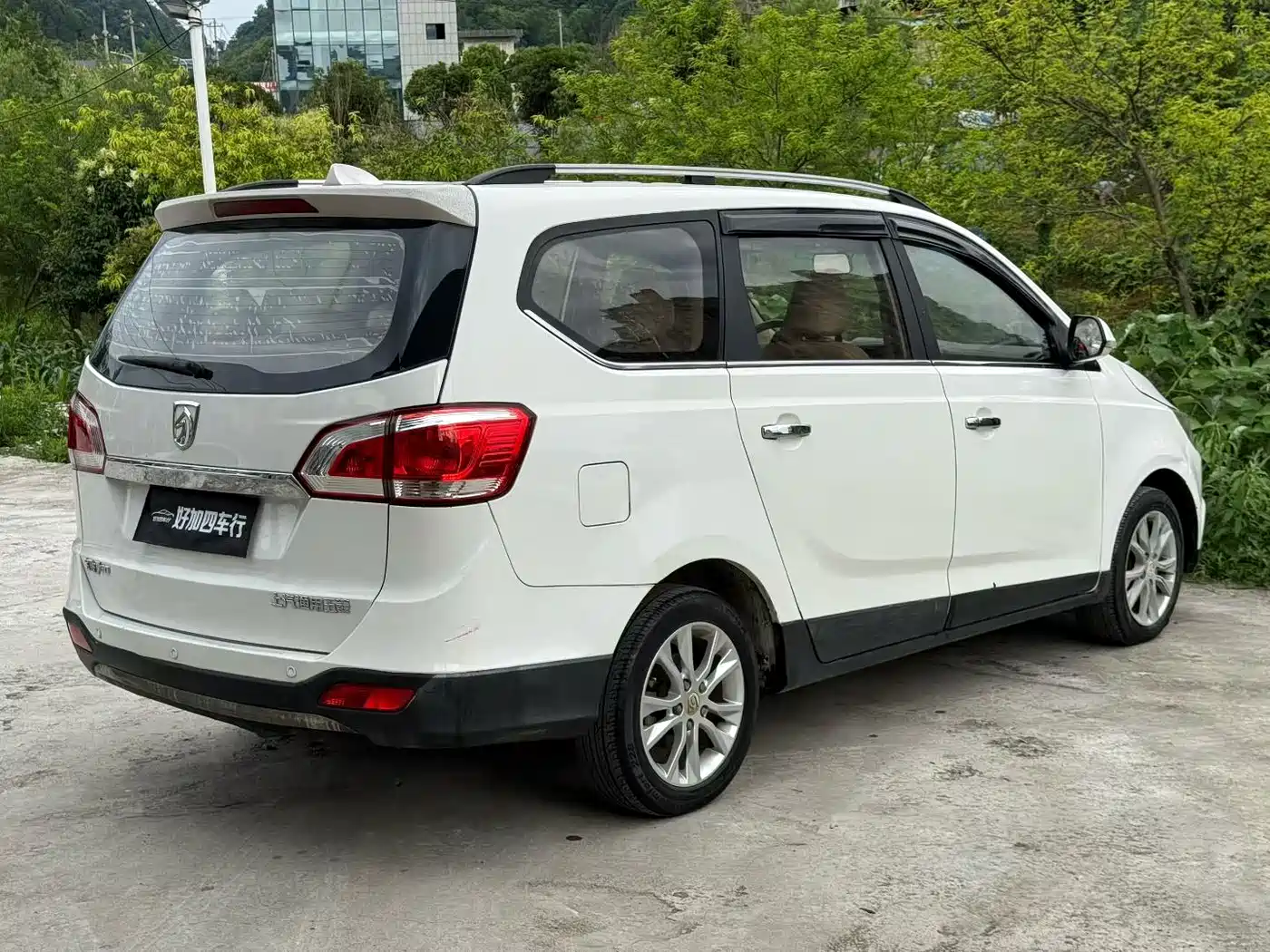 Baojun 730 2015 2014 1.5L Manual Luxury Navigation ESP Edition 7-Seater