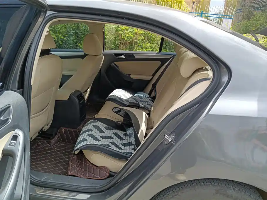 Volkswagen Sagitar 2014 1.6L Manual Comfort фото 11