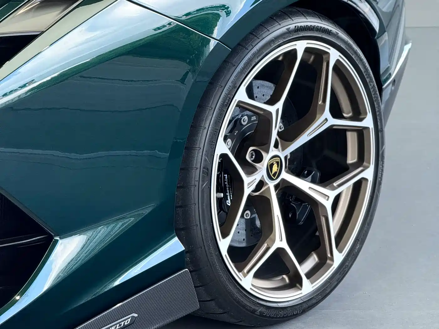 Lamborghini Revuelto 2023 6.5L PHEV Standard фото 5