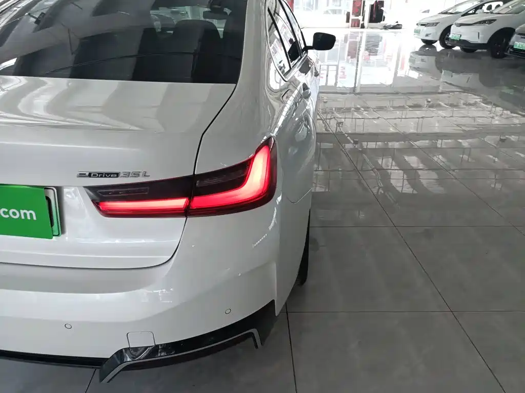 Фото 24 - BMW i3