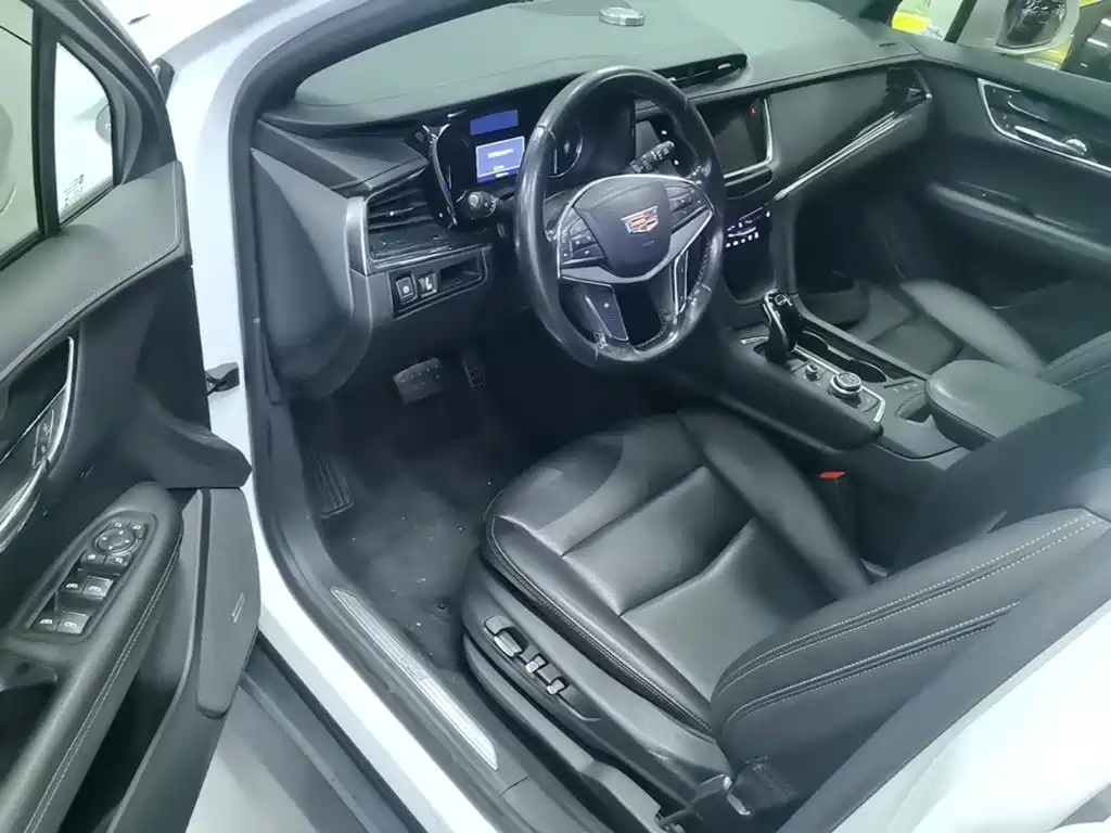 Фото 16 - Cadillac XT5