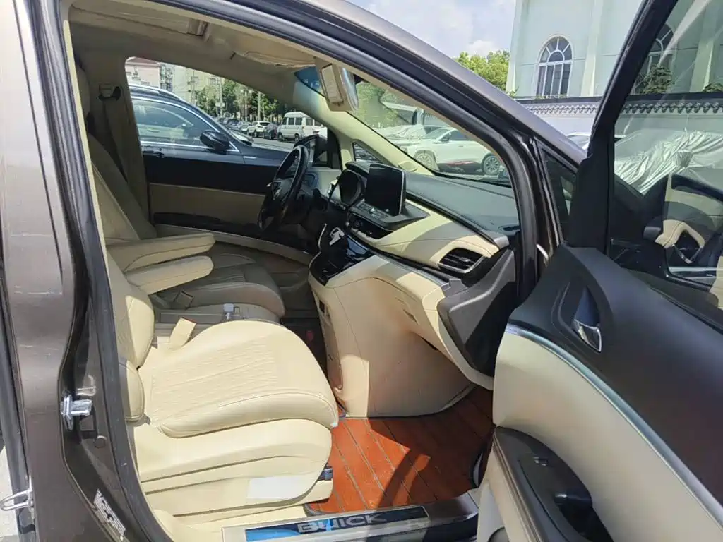 Фото 13 - Buick GL8