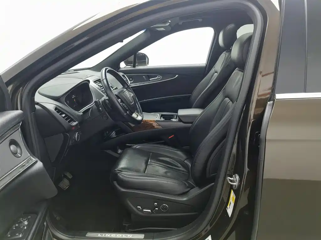 LINCOLN NAVIGATOR (IMPORT)