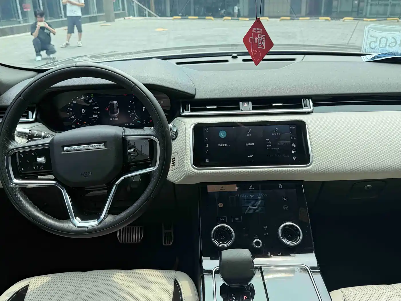 Land Rover Range Rover Velar 2021 P250 Gloss Black Collector's Edition фото 10