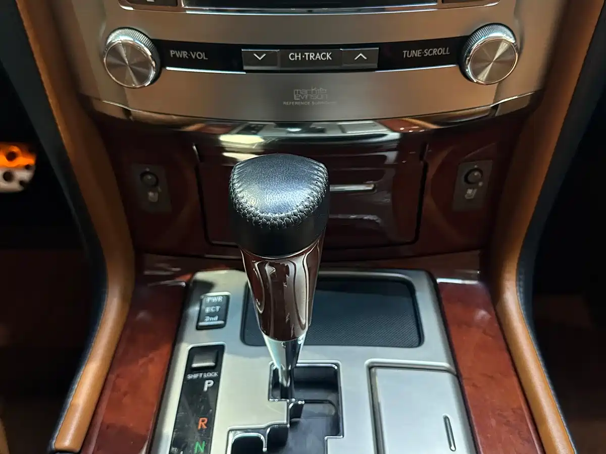 Lexus LX фото 16