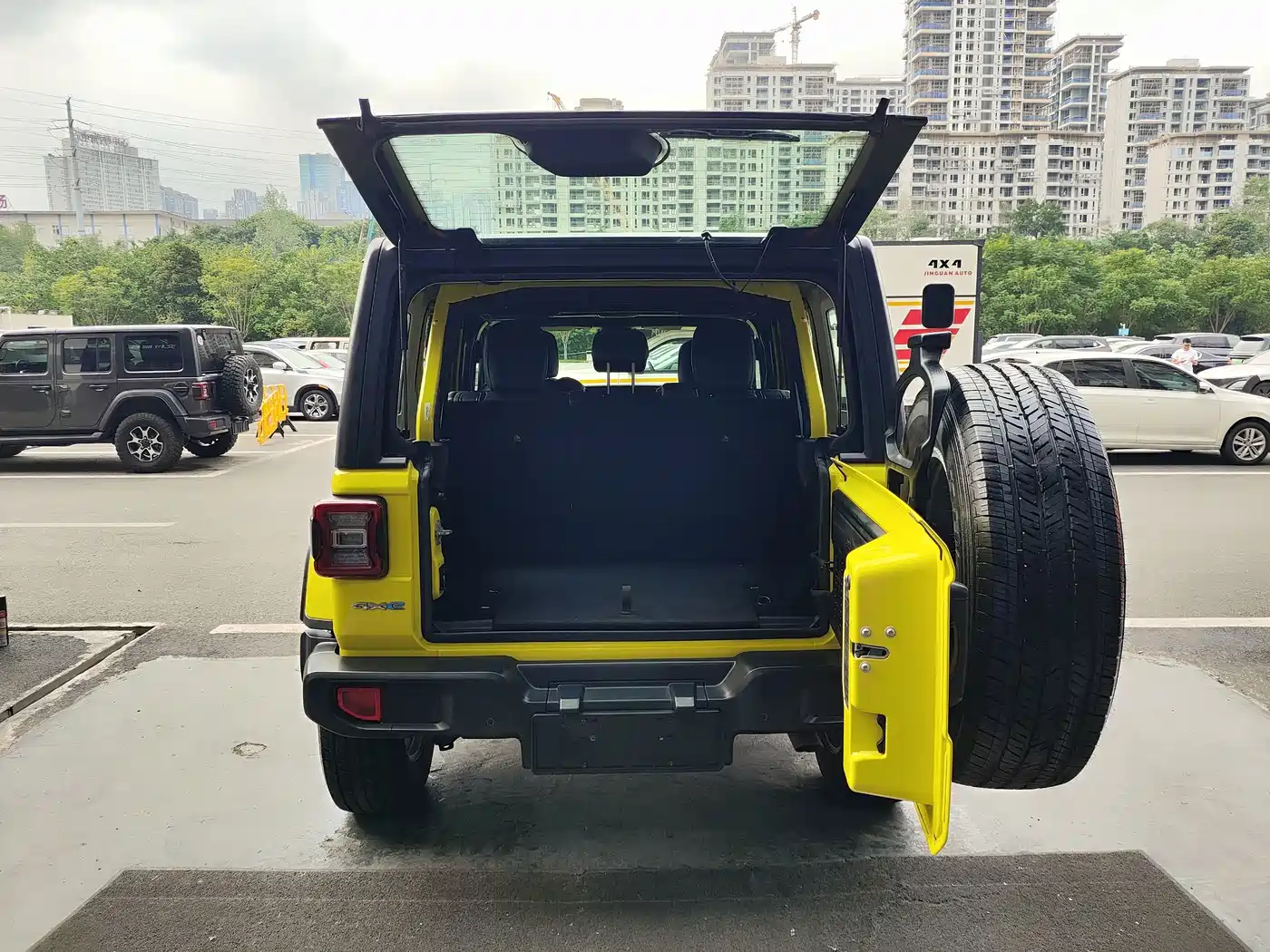 Jeep Wrangler 4xe 2024 2022 4-Door 2.0T 4xe Sahara Fluorescent Yellow Limited Edition