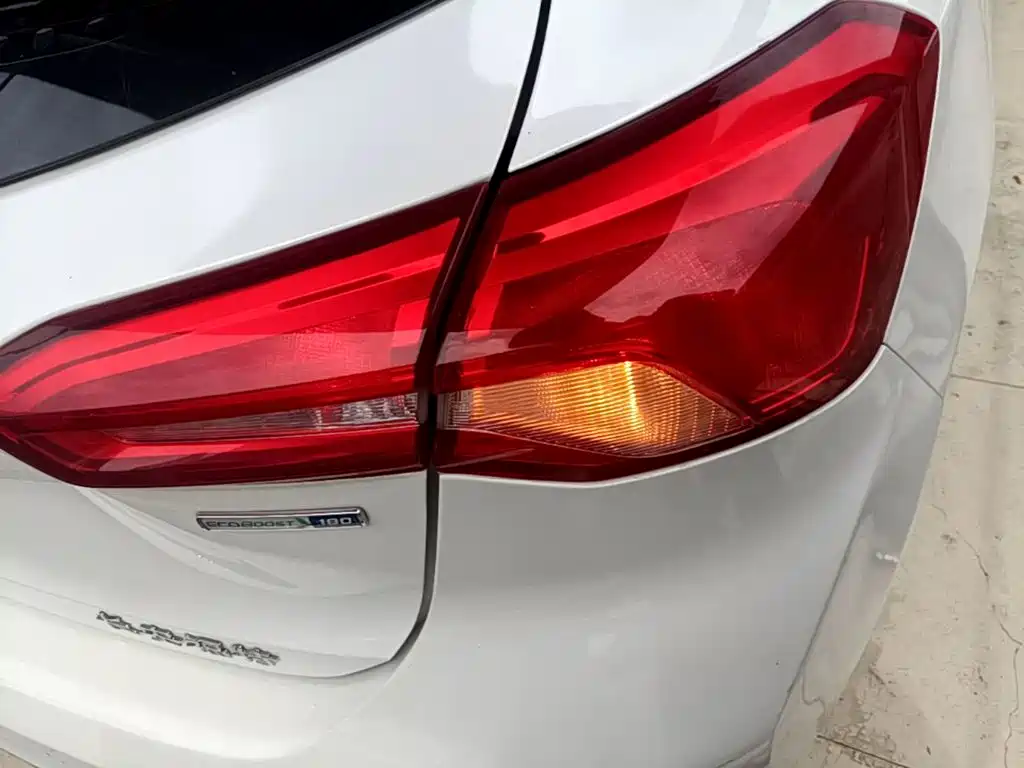 Photo 8 - Ford Focus