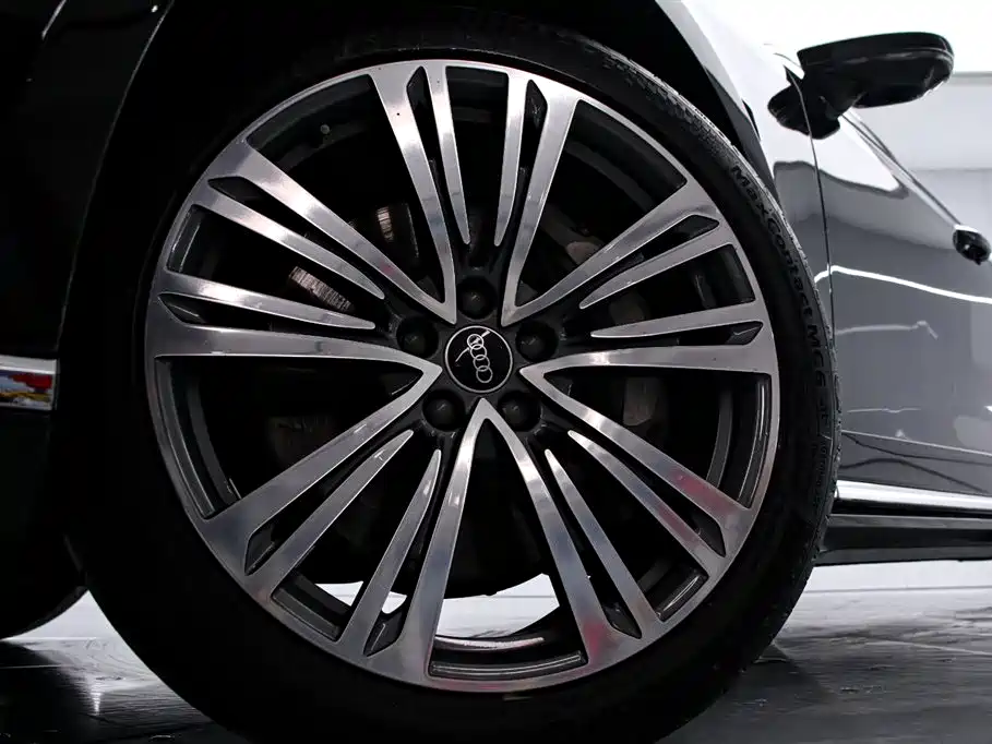 Audi A8 2021 A8L 55 TFSI quattro Premium фото 18