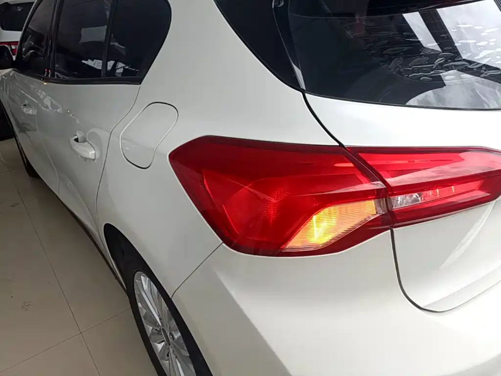 Photo 5 - Ford Focus