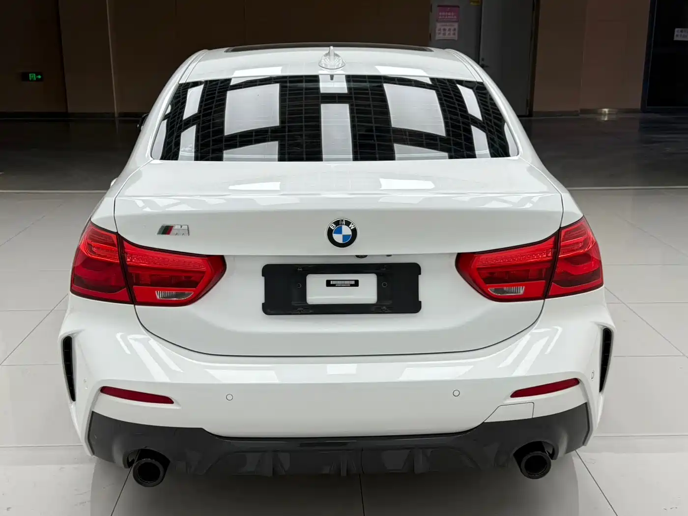 BMW 1 Series 2022 120i M Sport Shadow Edition фото 4