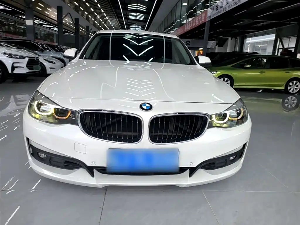 BMW 3 Series GT 2019 320i Fashion Model фото 3