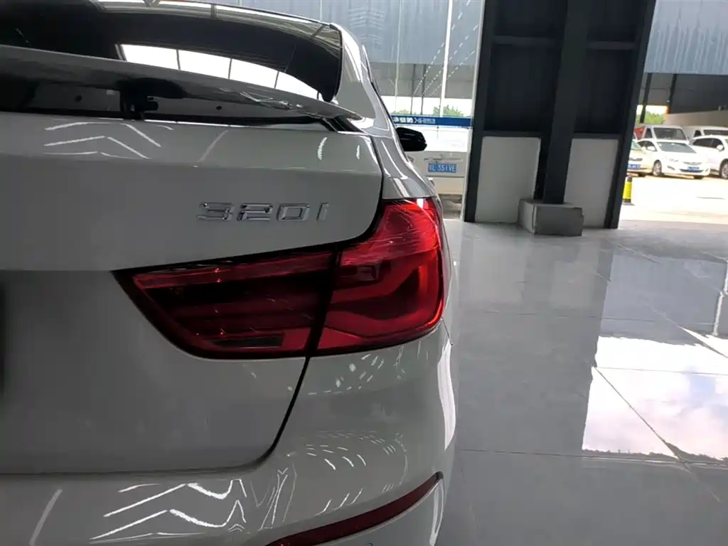 BMW 3 Series GT 2019 320i Fashion Model фото 8