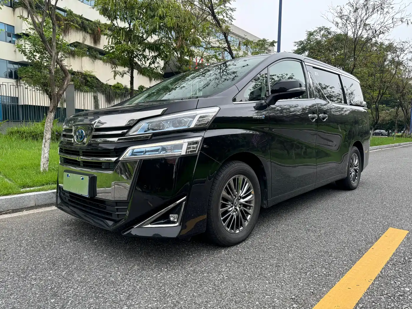 Toyota Vellfire 2020 Twin Engine 2.5L HV Luxury Edition