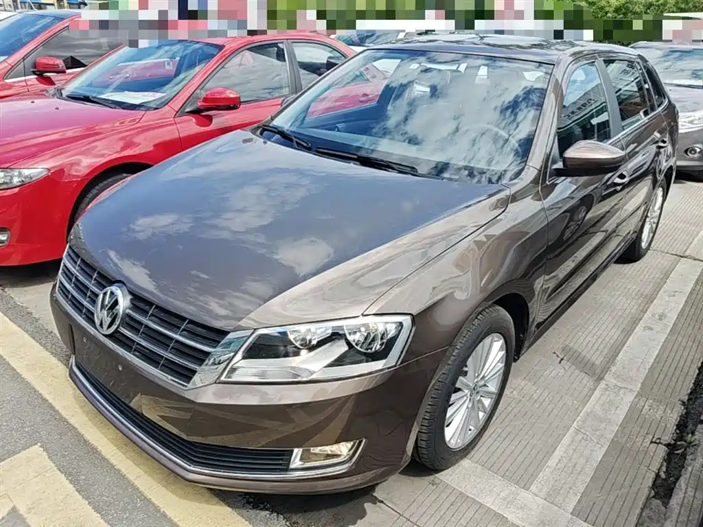 Volkswagen Lavida Tour 2013 1.6L Automatic Comfort фото 2