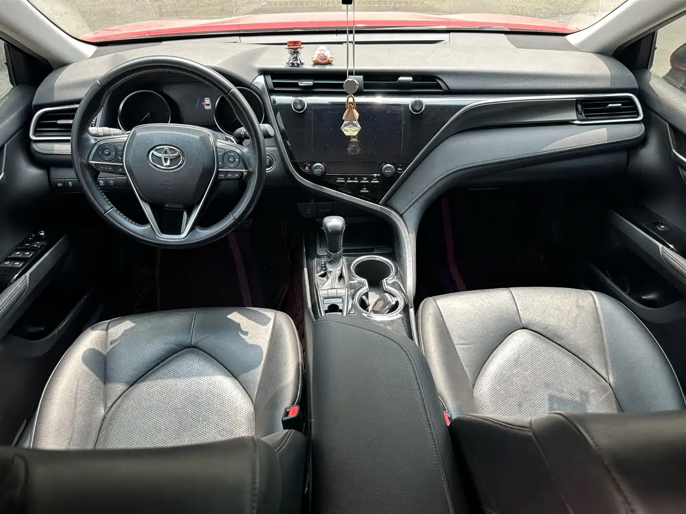 Фото 7 - Toyota Camry