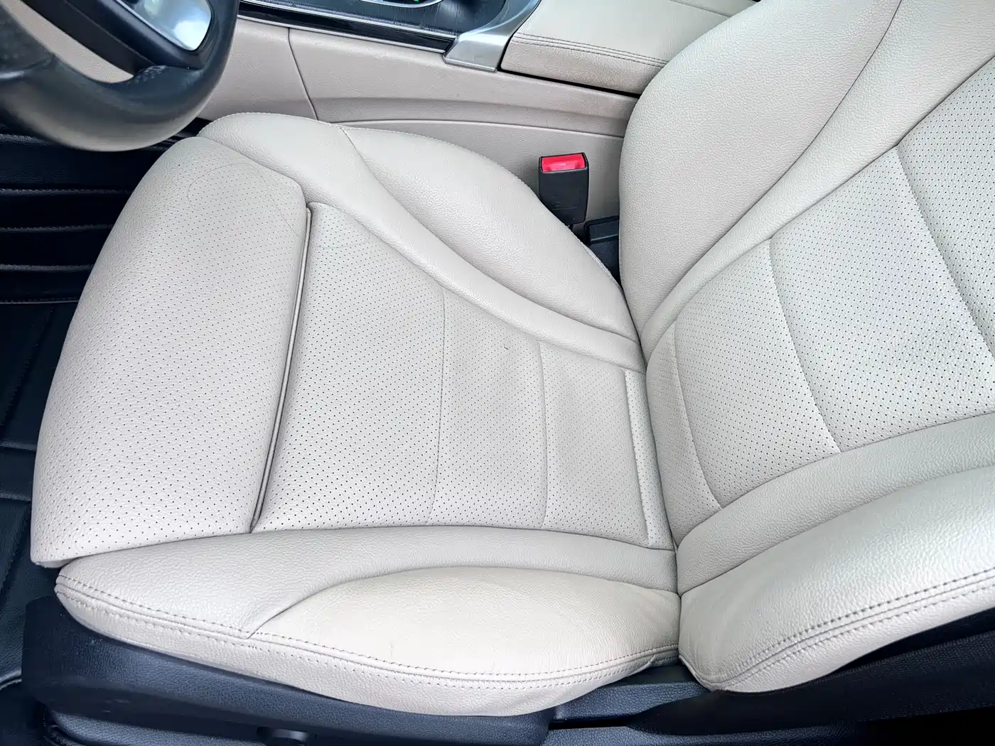 Photo 10 - Mercedes-Benz C-Class