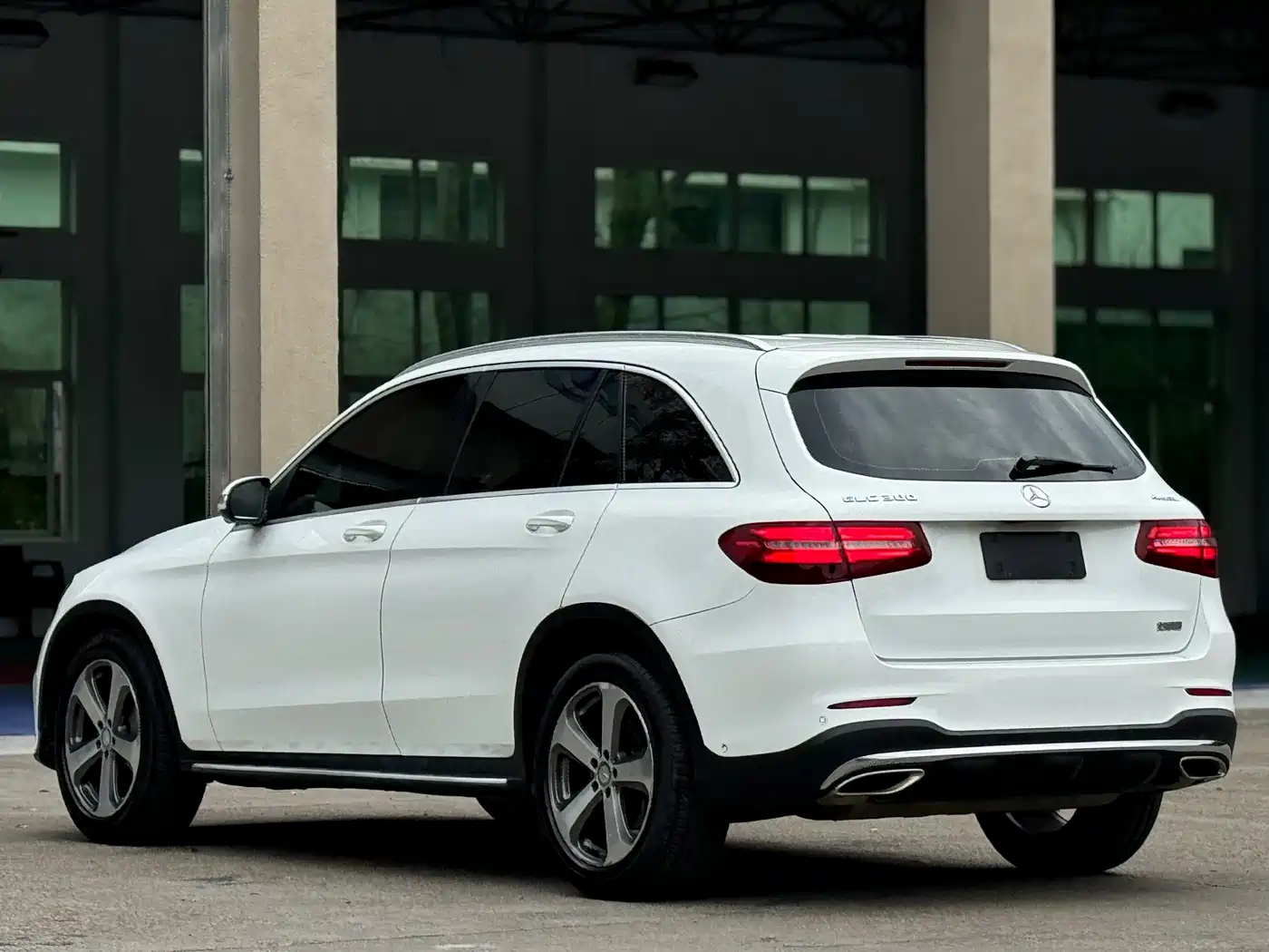Mercedes-Benz GLC 2016 GLC 300 4MATIC Dynamic фото 3