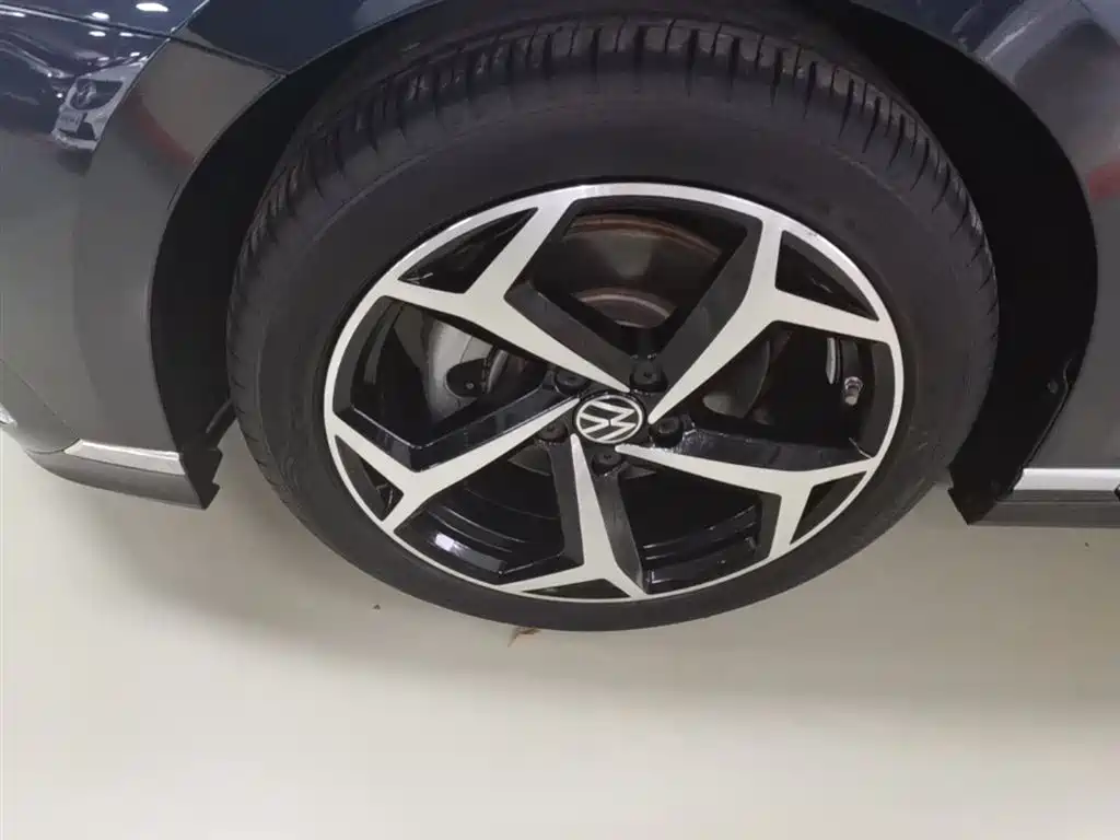 Volkswagen Magotan 2023 Model 2 Million Commemorative Edition 330TSI DSG Luxury фото 23