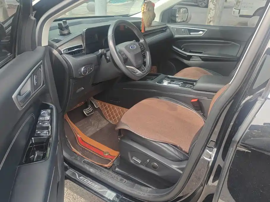 Фото 9 - Ford Edge