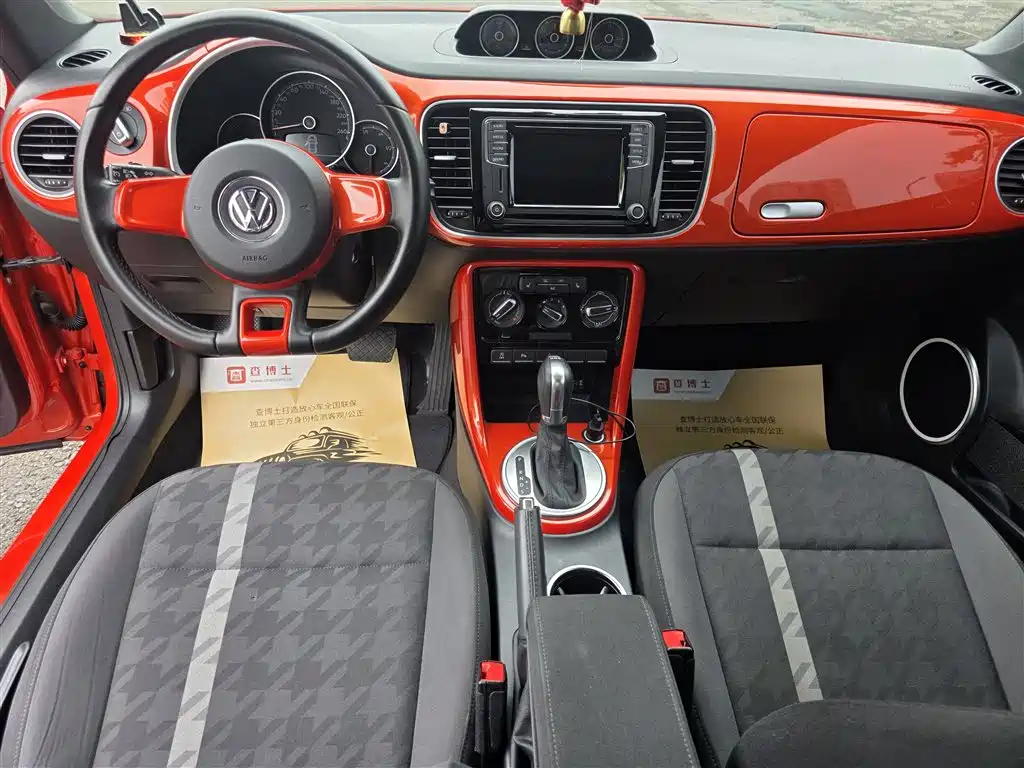 Volkswagen Beetle 2018 180TSI Joy Orange Edition фото 9