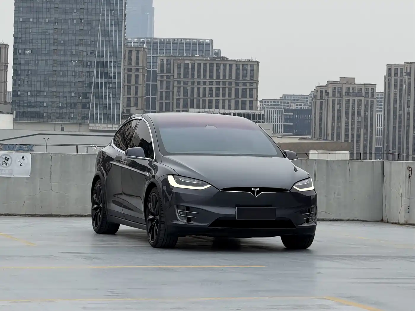 TESLA MODEL X