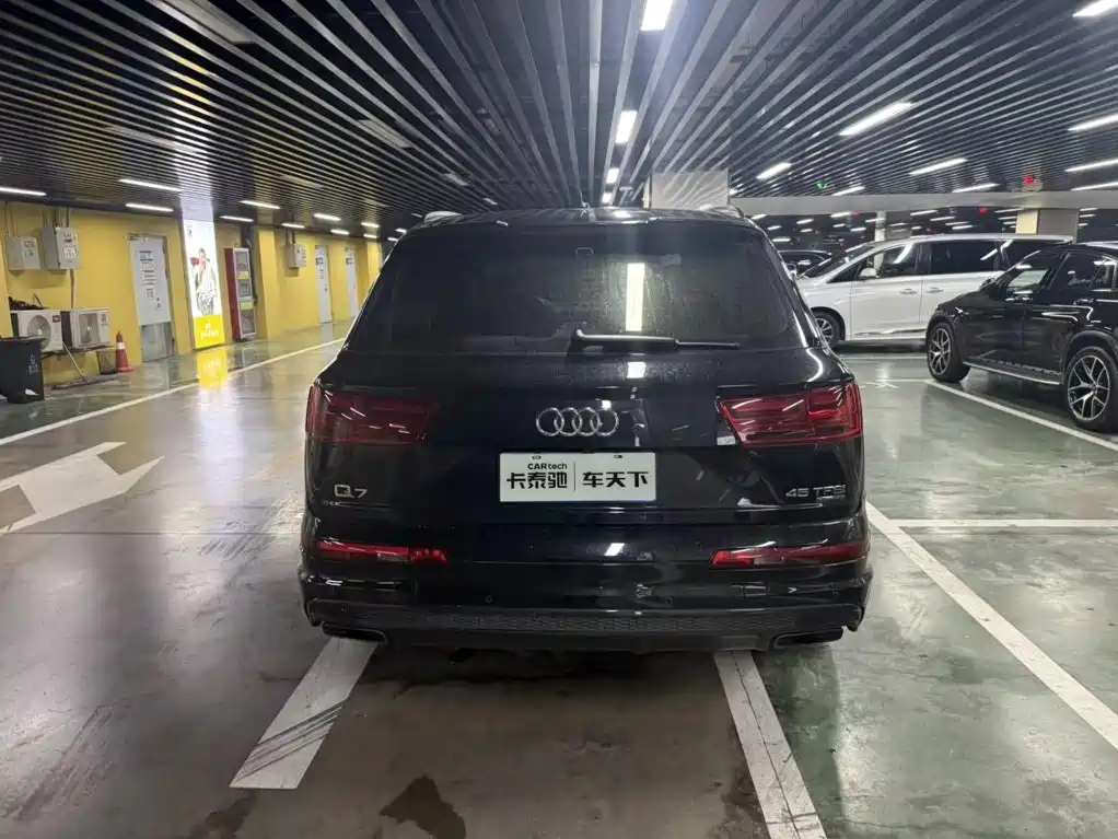 Фото 6 - Audi Q7
