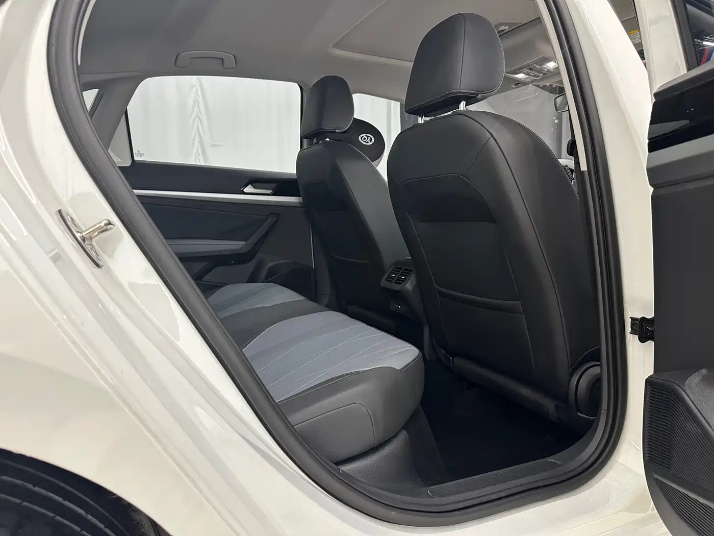 Volkswagen Lavida 2023 Facelift 1.5L Automatic 5 Million Edition фото 10