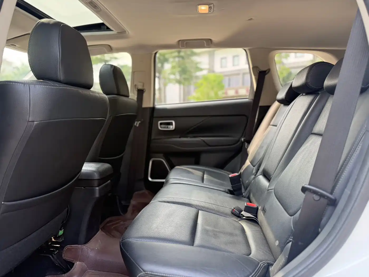 MITSUBISHI OUTLANDER