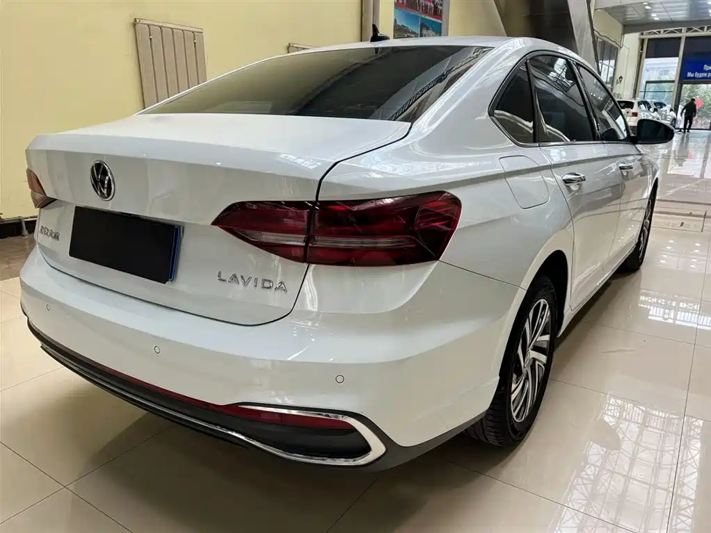 Volkswagen Lavida 2023 1.5L Auto Five Million Edition фото 4