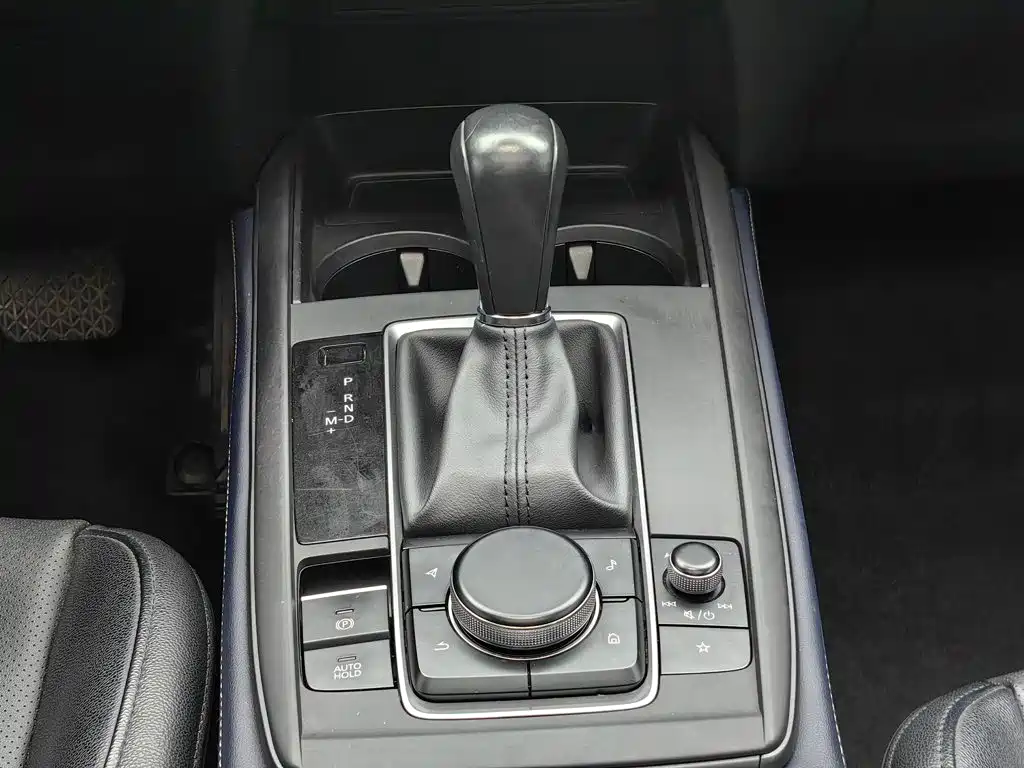 Фото 13 - Mazda CX-30
