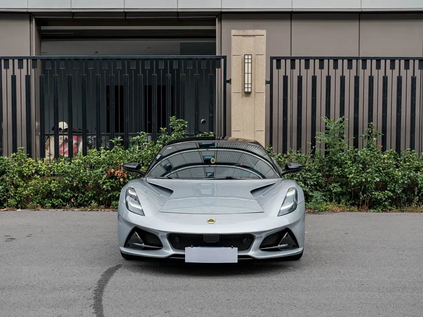 Lotus Cars EMIRA 2021 2.0T DCT First Edition фото 2