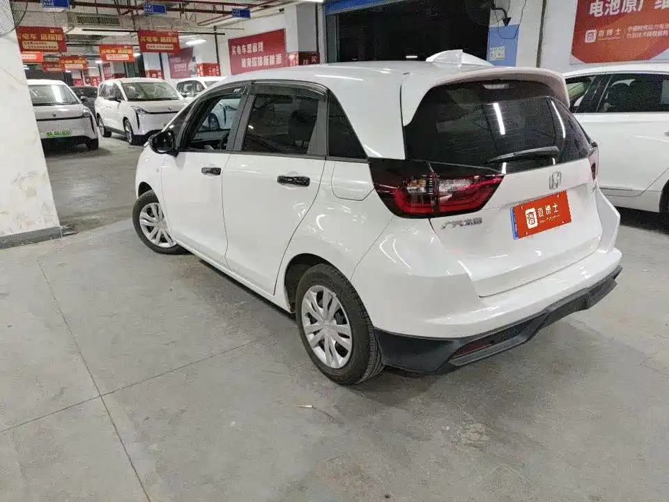 Фото 10 - Honda Fit