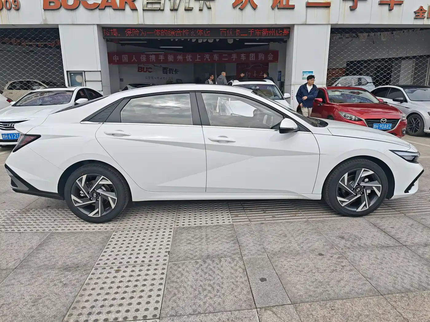 HYUNDAI ELANTRA