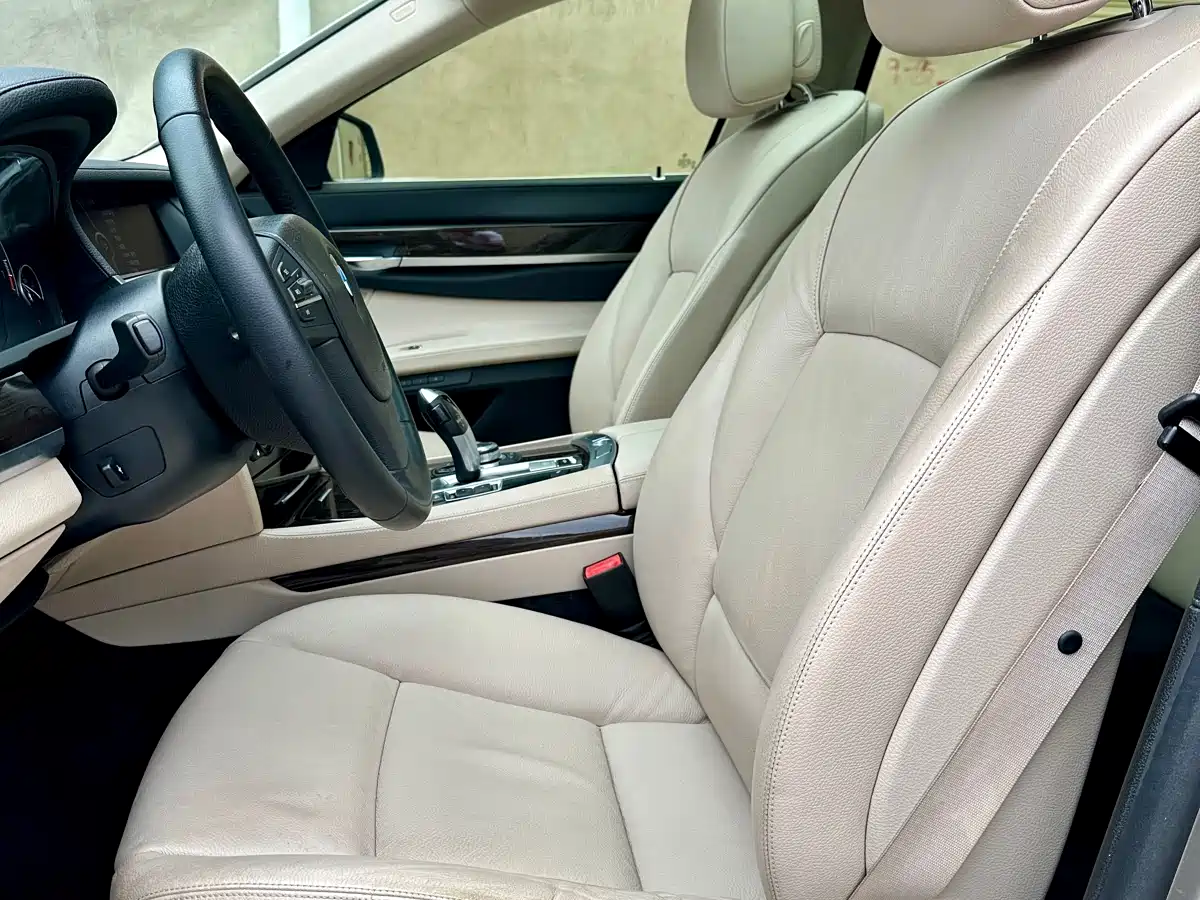 BMW 7 Series 2011 730Li Elegance фото 8