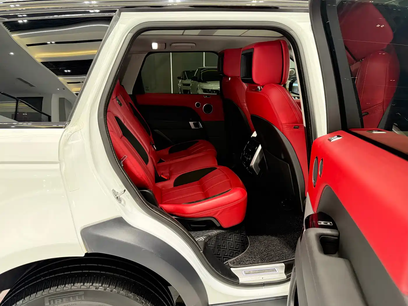 Land Rover Range Rover Sport 2022 3.0 L6 Gloss Black Edition фото 21