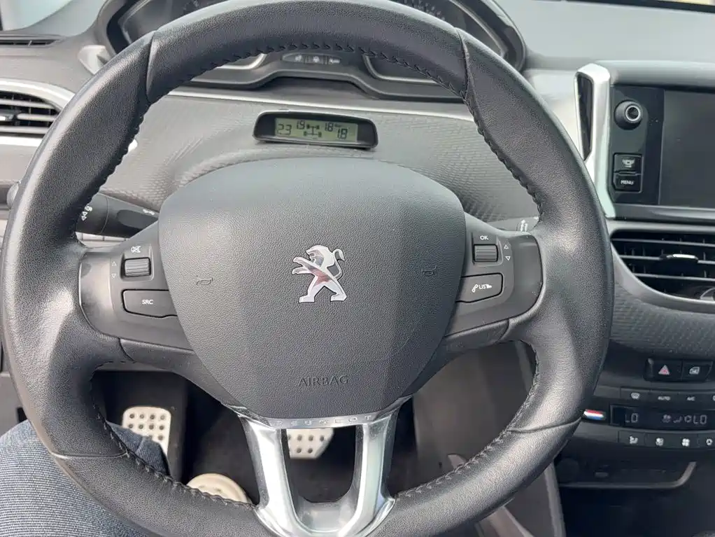 Peugeot 2008 2016 2014 1.6L Automatic Navigation Edition
