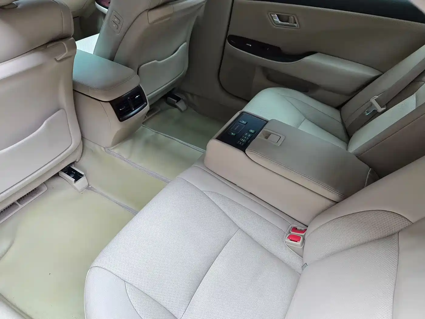 Toyota Crown 2010 3.0L Royal Saloon Premium Edition фото 9