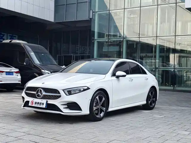 Mercedes-Benz A-Class 2023 A 200 L Fashion — фото 1