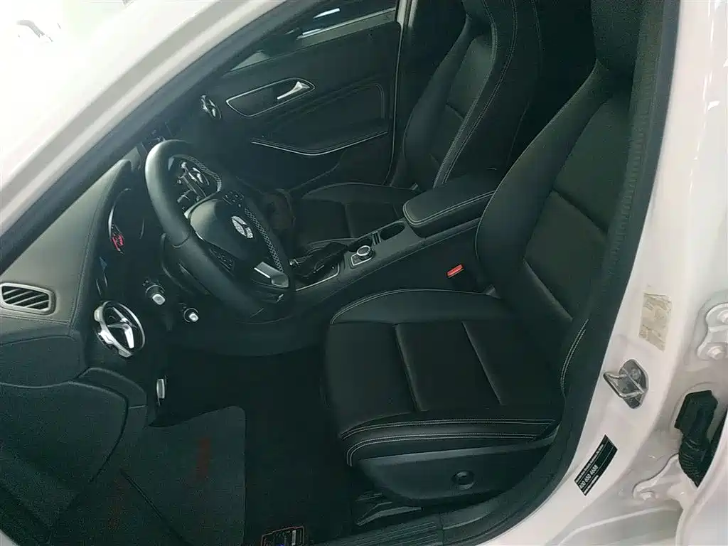 Mercedes-Benz GLA 2017 GLA 200 Fashion фото 15