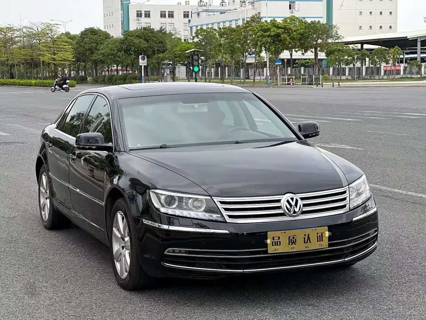 Volkswagen Phaeton 2015 Model 3.0L Smart Enjoyment Edition фото 3