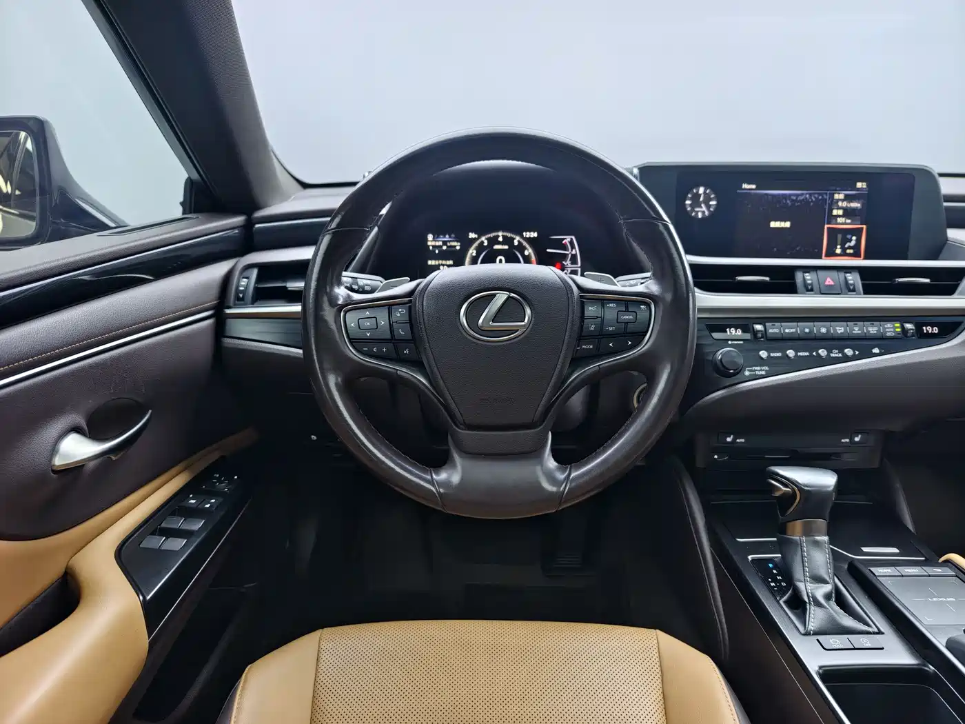 Lexus ES 2020 200 Excellence фото 11