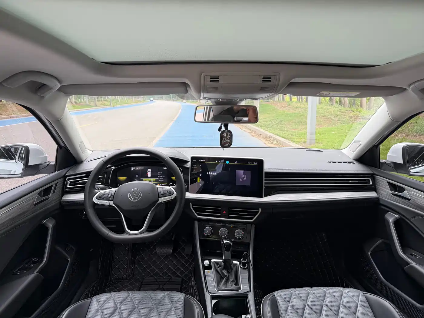 Volkswagen Sagitar 2023 300TSI DSG Surpassing Edition фото 14