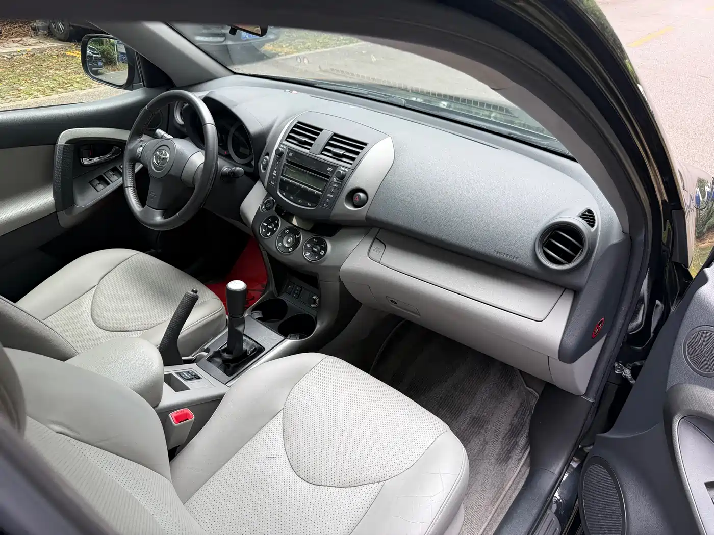 Toyota RAV4 Rongfang 2010 Model 2.0L Manual Luxury Upgrade Edition фото 10