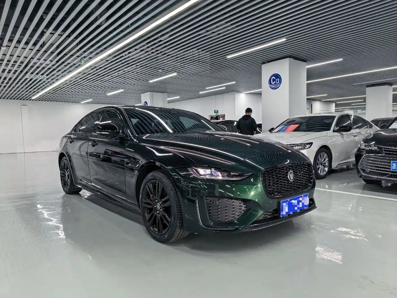 Jaguar XEL 2024 Model 2.0T 250PS R-DYNAMIC S Progressive Sport Edition фото 3