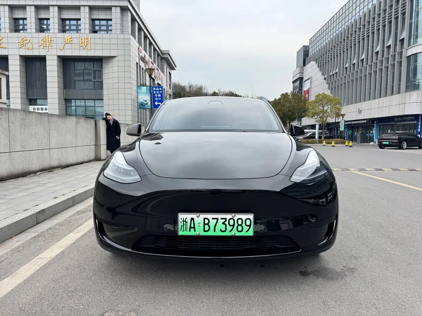 TESLA MODEL Y