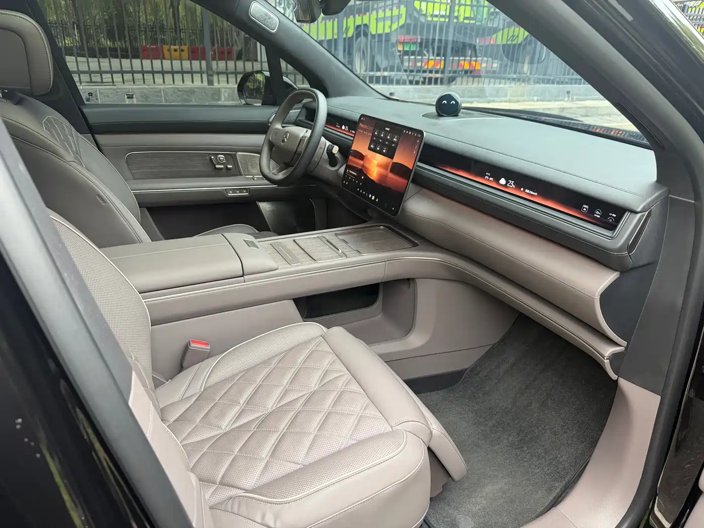 NIO ES8 2026 2025 Model 6-Seat Executive Luxury Edition