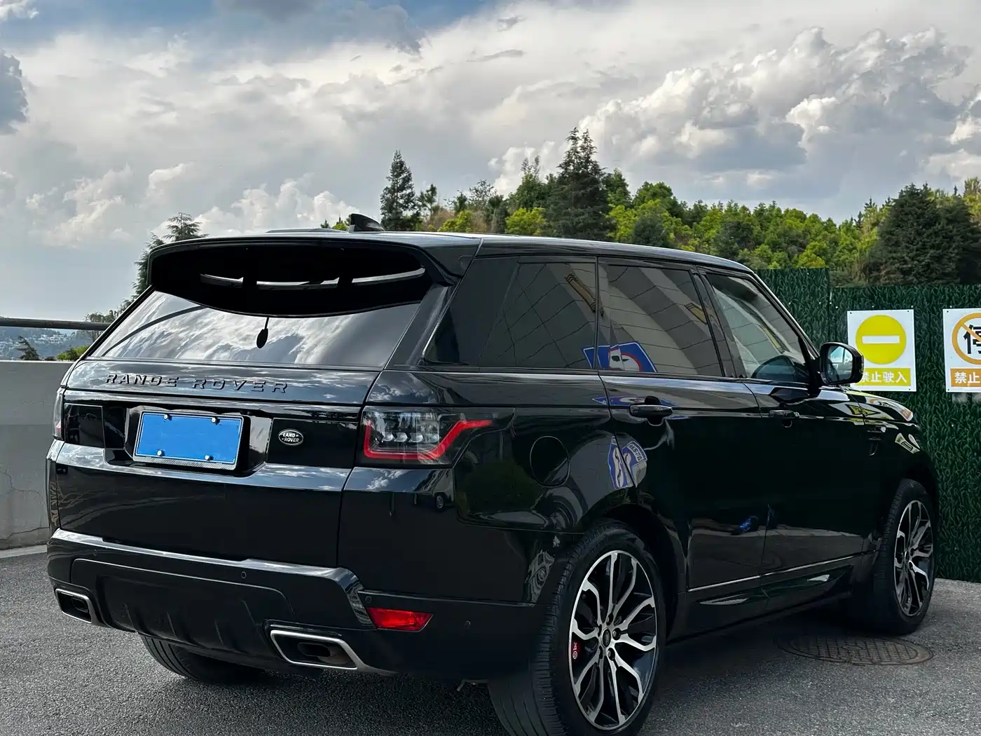 Land Rover Range Rover Sport 2021 3.0 L6 Gloss Black Edition фото 4