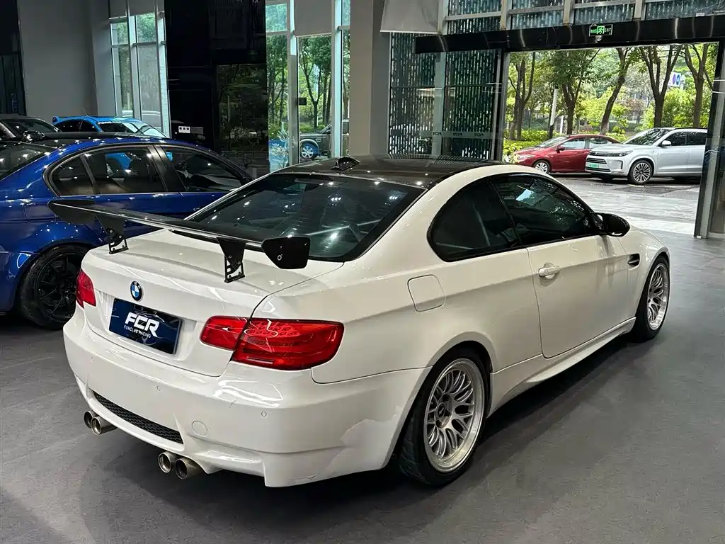BMW M3 2011 M3 Carbon Fiber Limited Edition фото 4