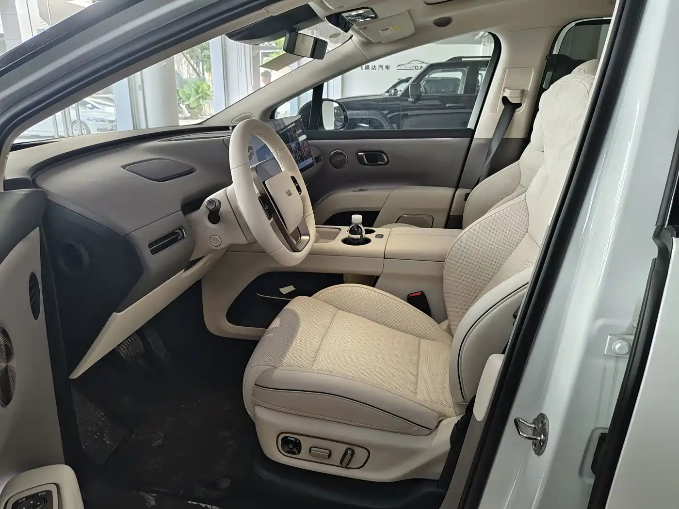 Li Auto Li i8 2026 2025 Standard Edition