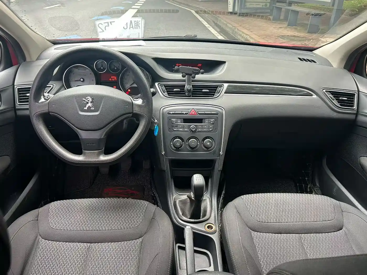 Peugeot 308 2014 Model Joy Edition Classic 1.6L Manual Superior Style фото 5